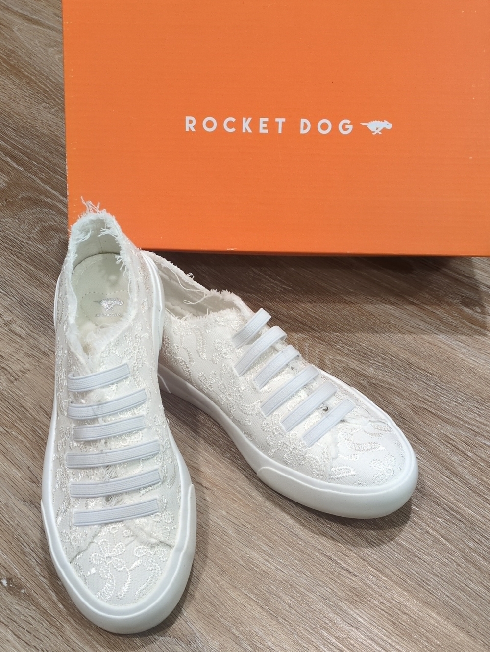 👟❤️😎NIB Rocket Dog Cream/White Lace Slip-On Sneakers Women's size 6.5👟❤️😎